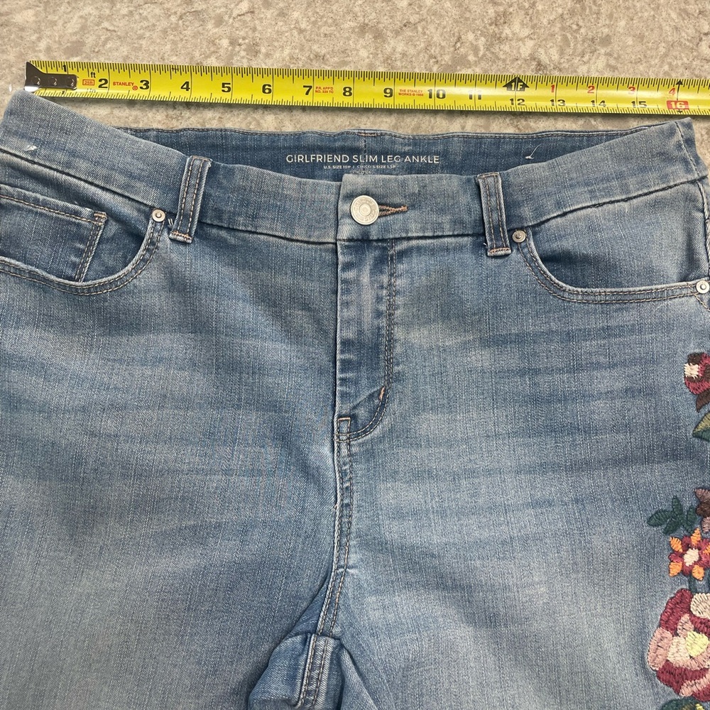🌷💕🌷Chico's Blue Jeans with Floral Embroidery - Picture 5 of 8